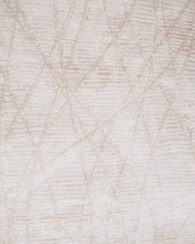 Cargar y reproducir el video en el visor de la galería, TAPETE BEIGE DORADO FIORA T2382
